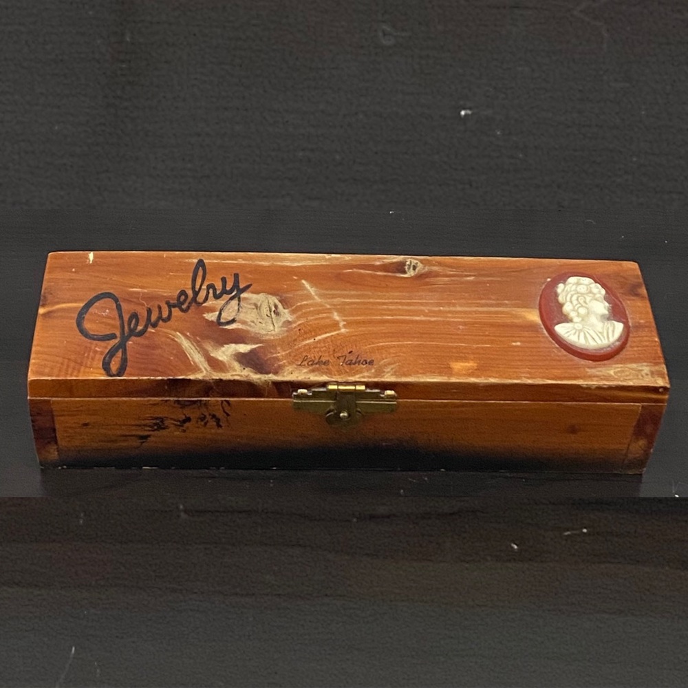 Vintage Cedar Wood Lake Tahoe Victorian Cameo Accent Rectangular Jewelry Box